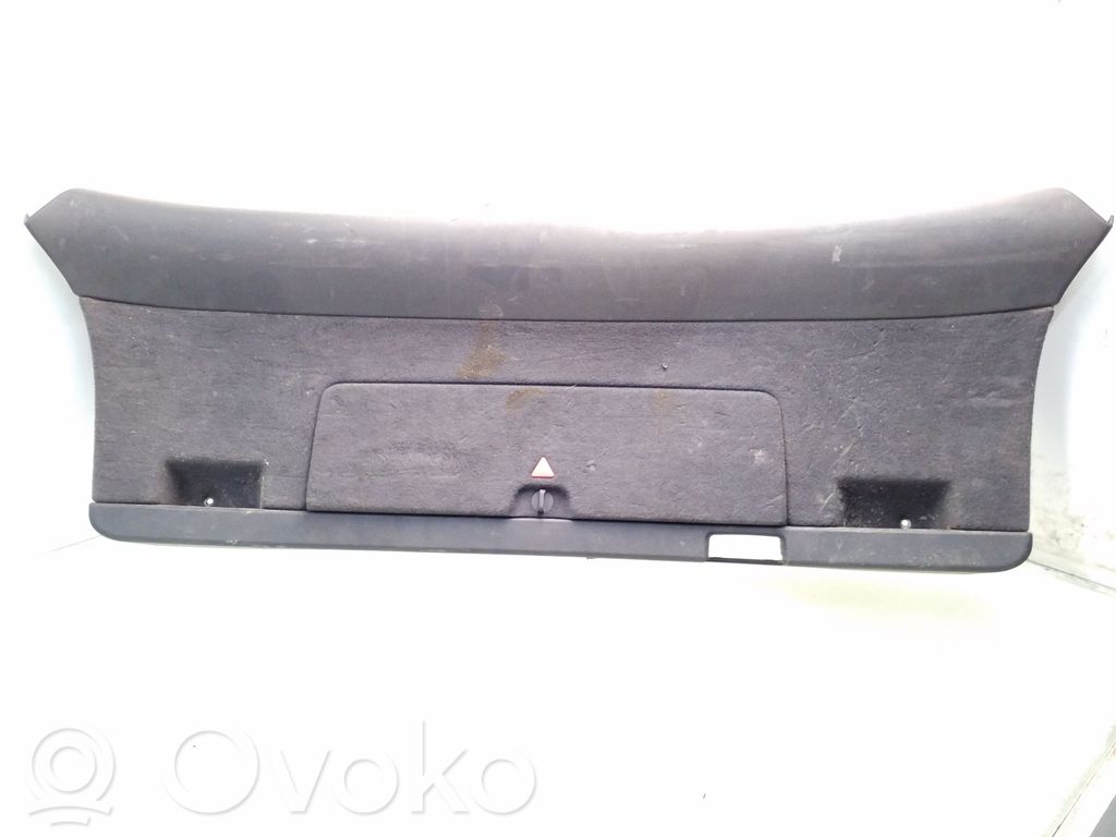 Audi A4 S4 B6 8E 8H Moldura de la puerta trasera 