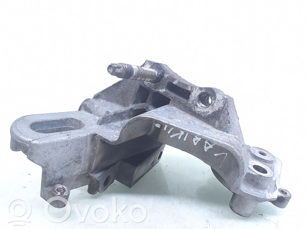 Volvo V50 Engine mounting bracket 