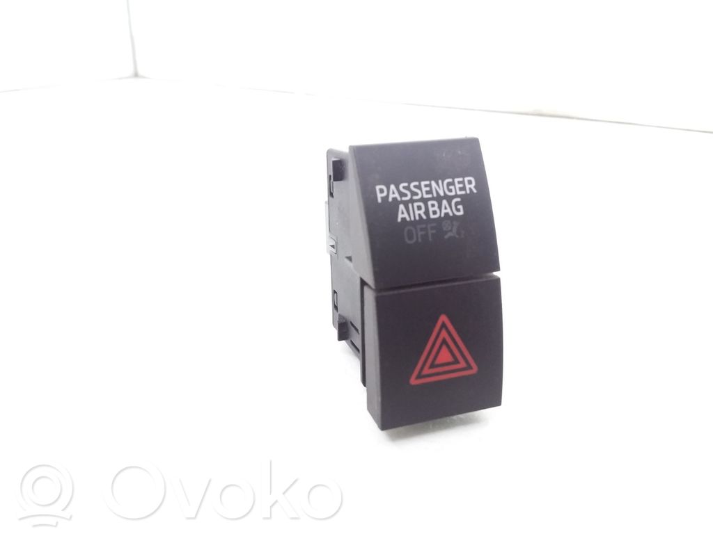 Skoda Rapid (NH) Hazard light switch 