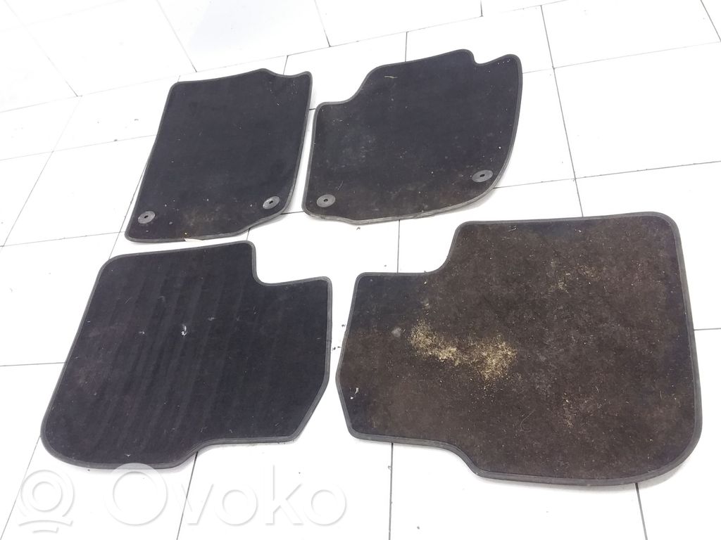 Skoda Rapid (NH) Kit tapis de sol auto