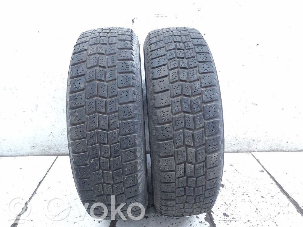 Volkswagen Golf II Pneu d'hiver R13 
