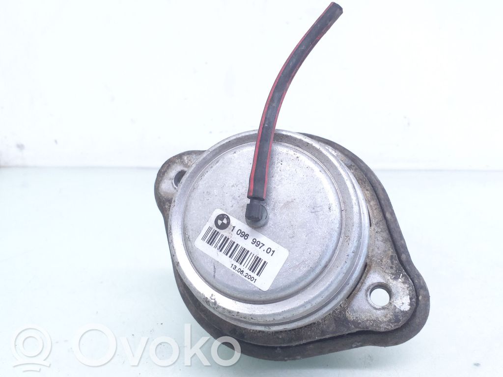 Engine mount bracket   1096997