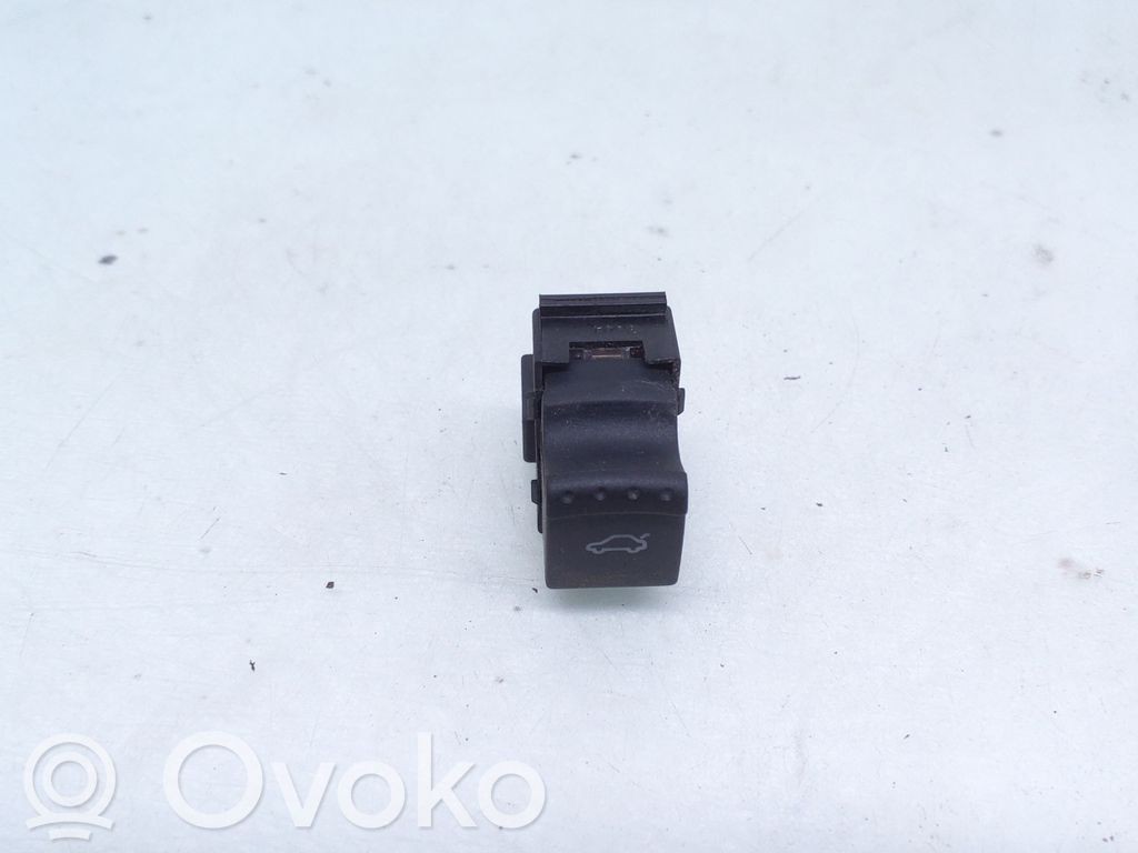 Skoda Superb B5 (3U) Tailgate opening switch 