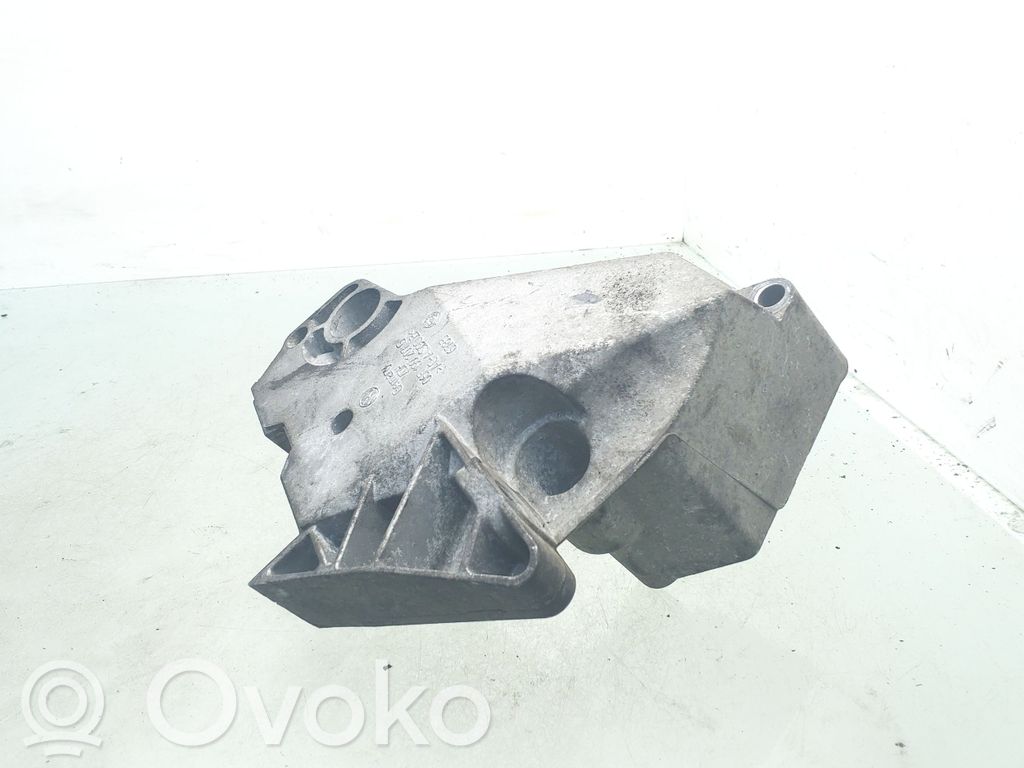 Engine mounting bracket   06F199207G