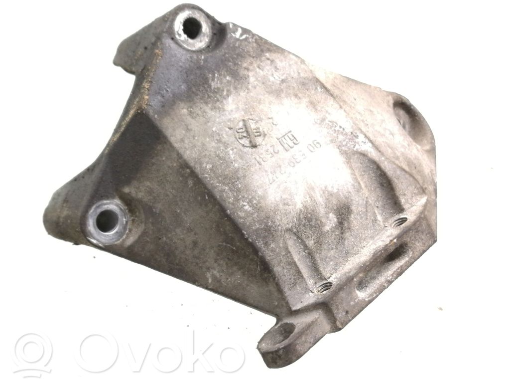 Opel Astra H Engine mounting bracket 
