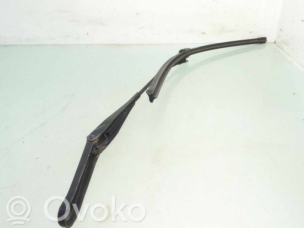 Ford Focus Front wiper blade arm 