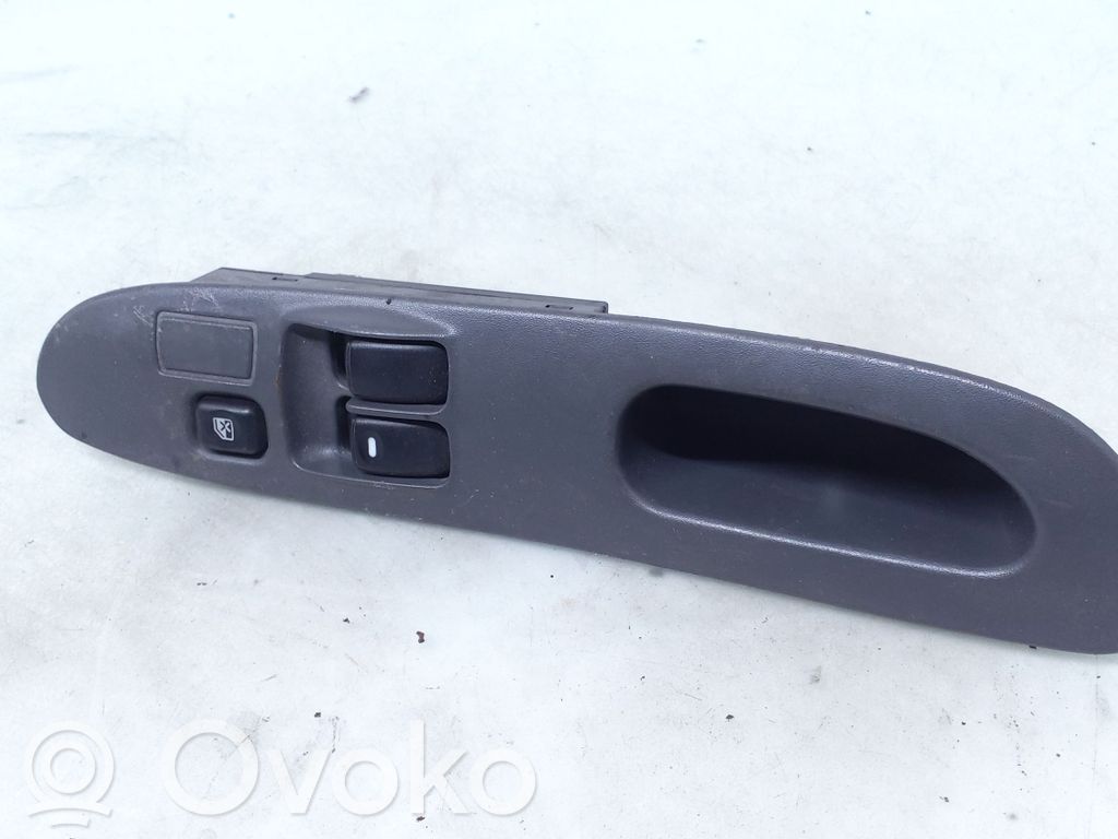 Mitsubishi Colt Electric window control switch 