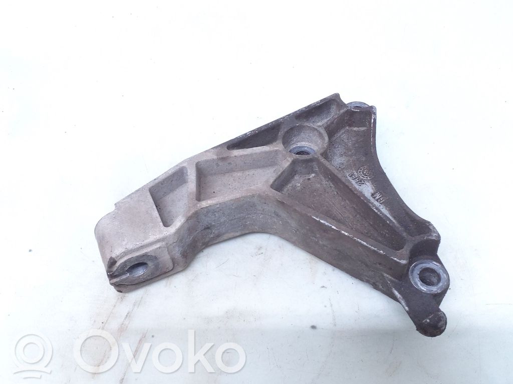 Opel Zafira A Gearbox mounting bracket 