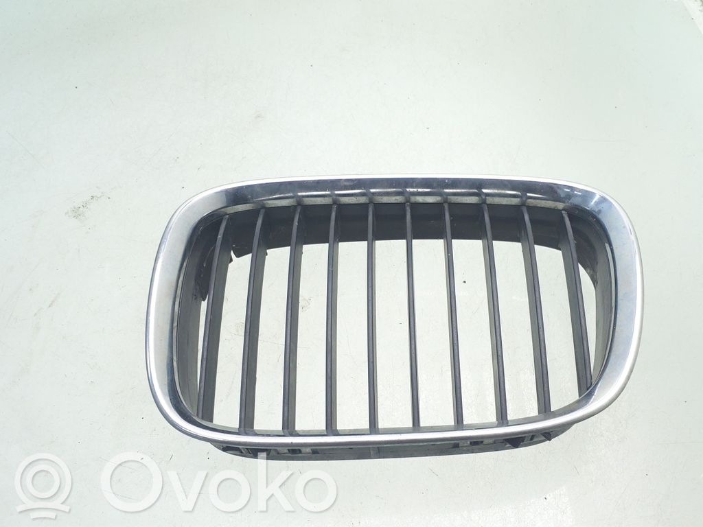 BMW 5 E39 Front bumper upper radiator grill 