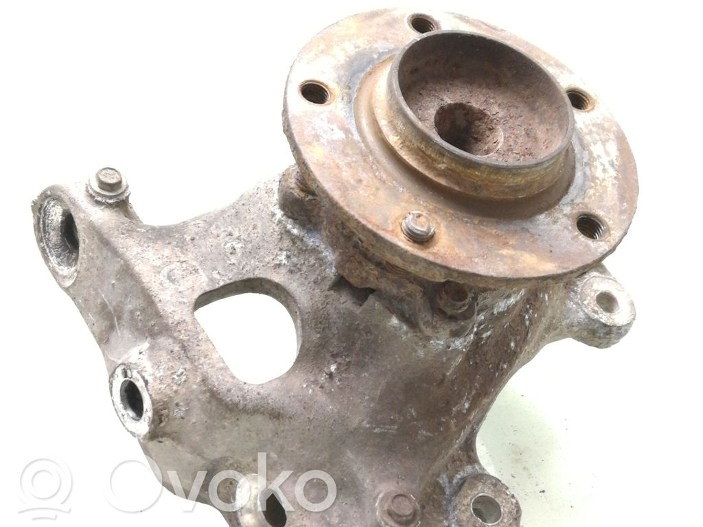 Mangueta de dirección de rueda delantera   6760953