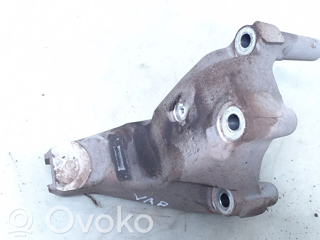 Engine mounting bracket   SDA21,6A18