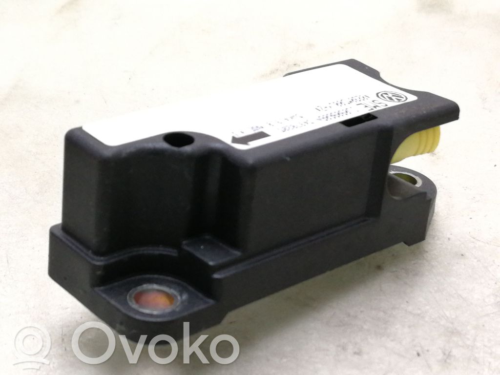 Volkswagen PASSAT B5 Senzor impact/declanșare airbag 