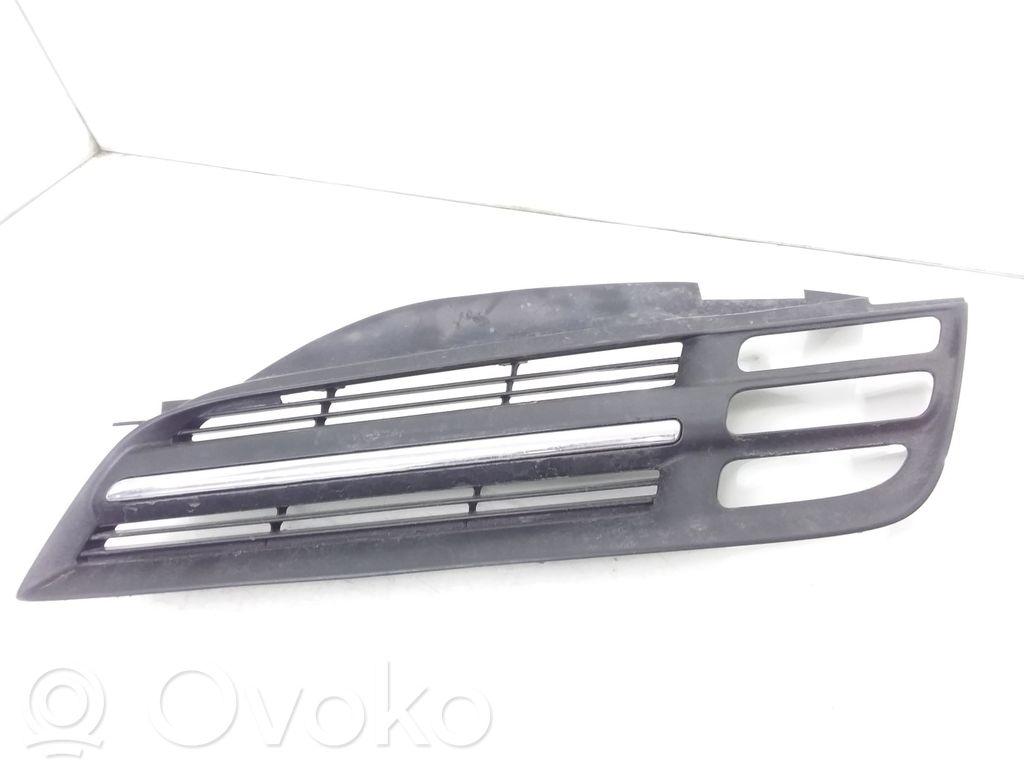 Nissan Micra Oberes Gitter vorne 