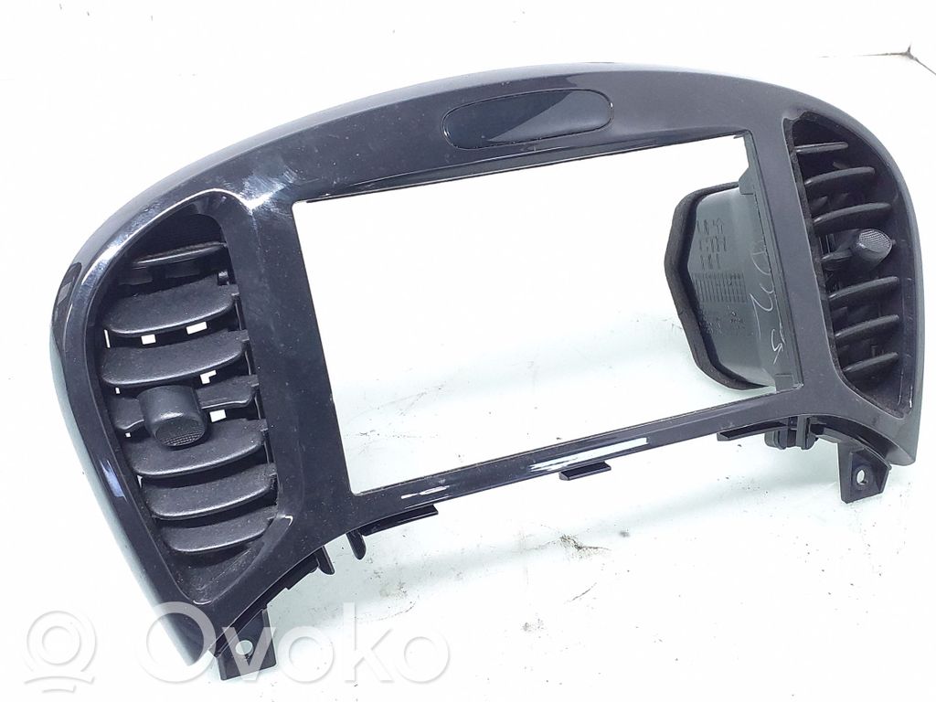 Nissan Juke I F15 Griglia di ventilazione centrale cruscotto