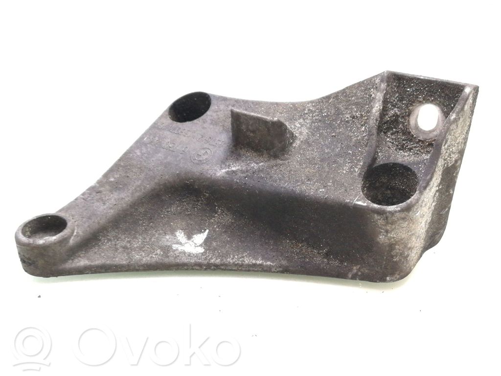 BMW 5 E39 Engine mounting bracket 