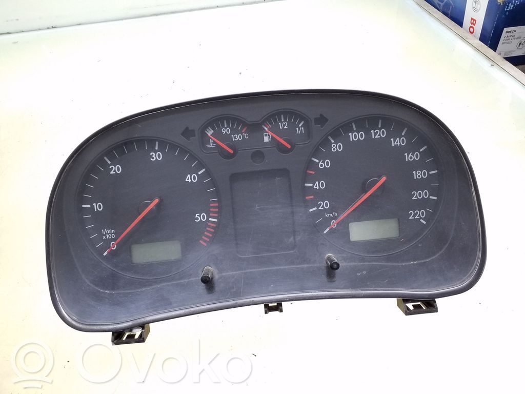 Volkswagen Golf IV Velocímetro (tablero de instrumentos) 