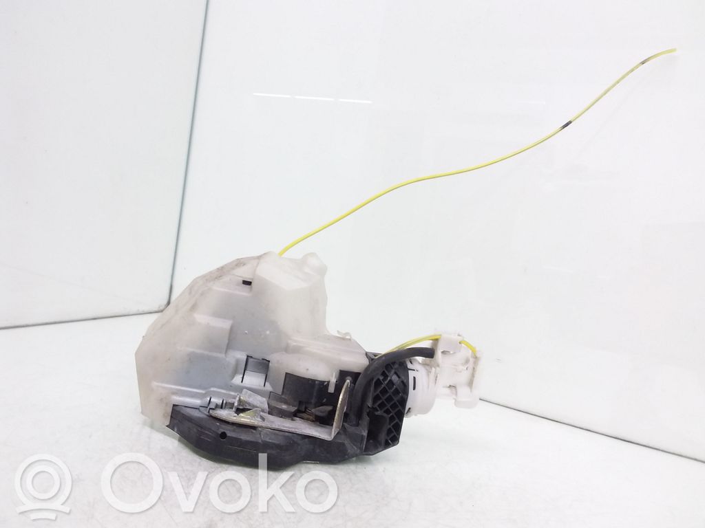 Mercedes-Benz S W220 Takaoven lukko