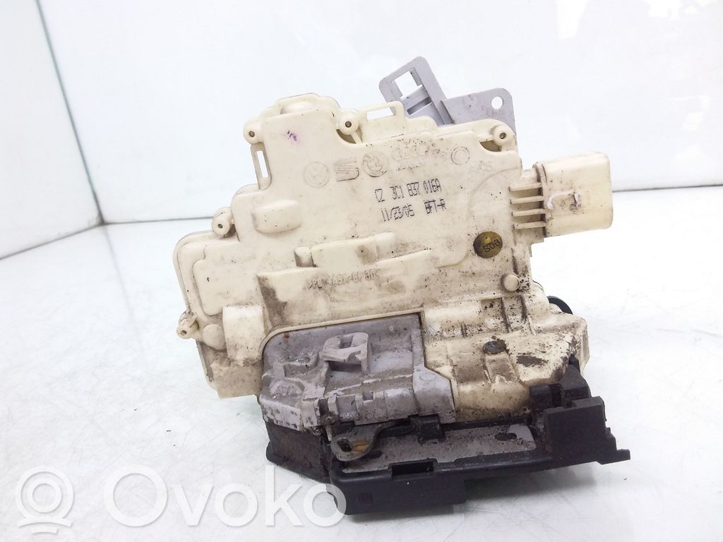 Volkswagen PASSAT B6 Serratura portiera anteriore