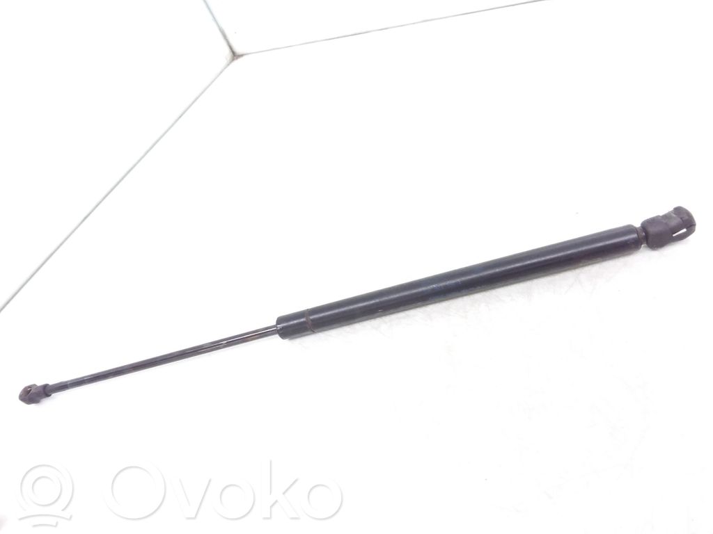 Volkswagen Golf IV Siłownik maski przedniej 