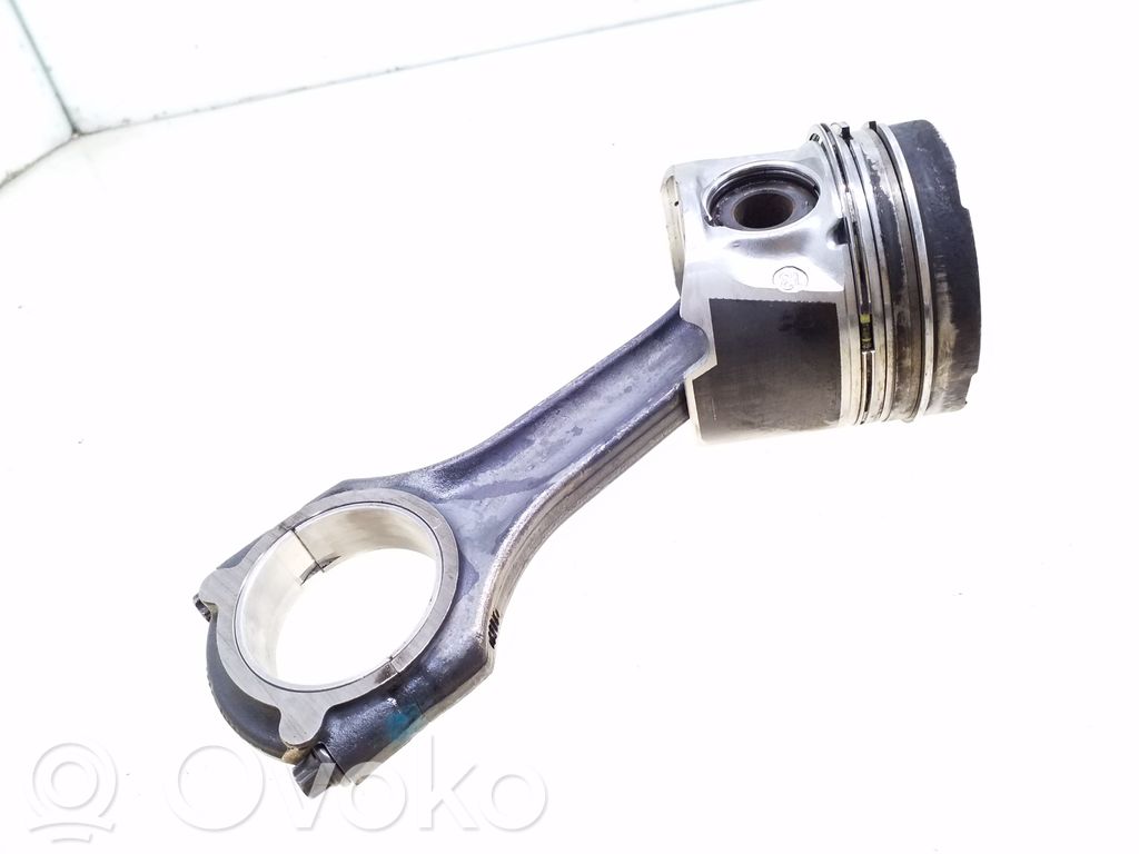 Piston avec bielle