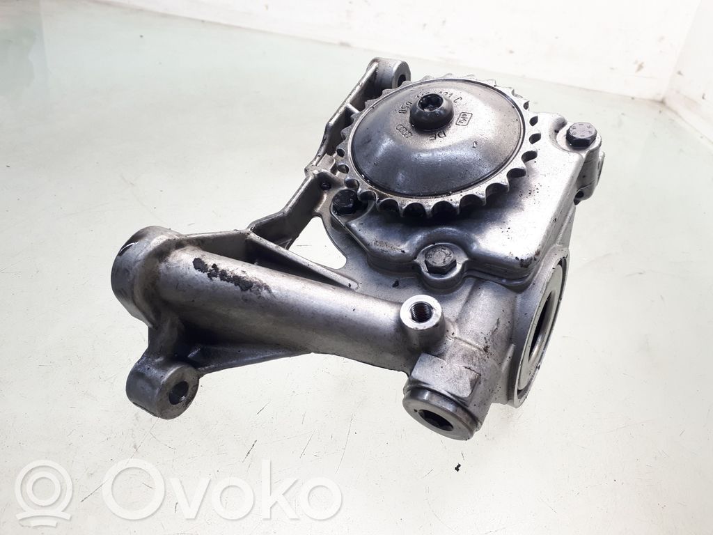 Audi A4 S4 B5 8D Oil pump 
