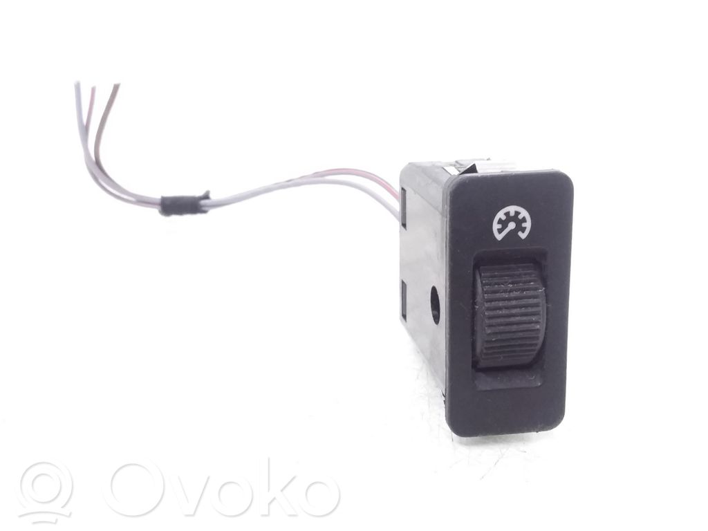 Mittariston valaistuksen säätökytkin   8360461