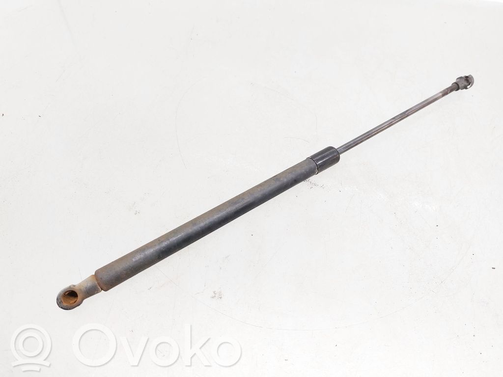 Amortyzator klapy tylnej bagażnika   8P3827552A