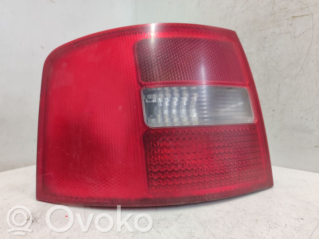 Audi A6 S6 C5 4B Lampă spate în caroserie 