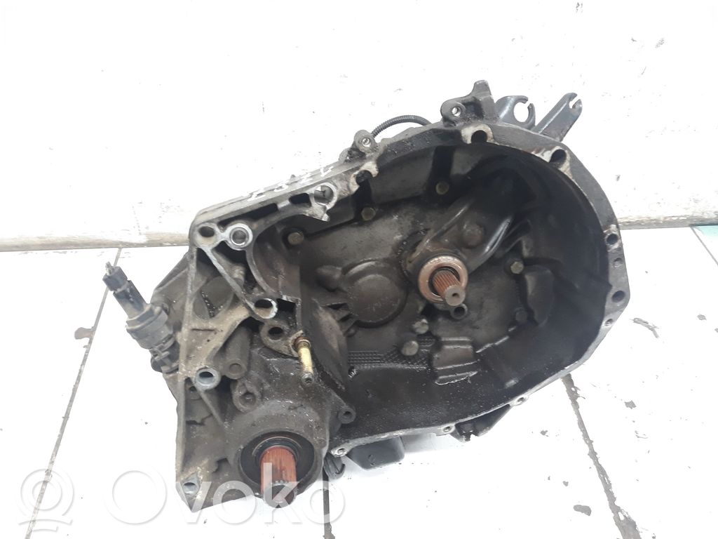 Renault Clio II Caja de cambios manual de 5 velocidades 