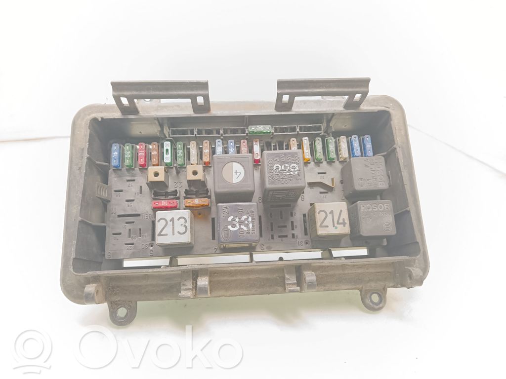 Audi 80 90 B3 Módulo de fusible 