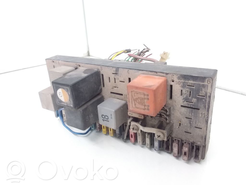 Audi 100 200 5000 C3 Sulakemoduuli 