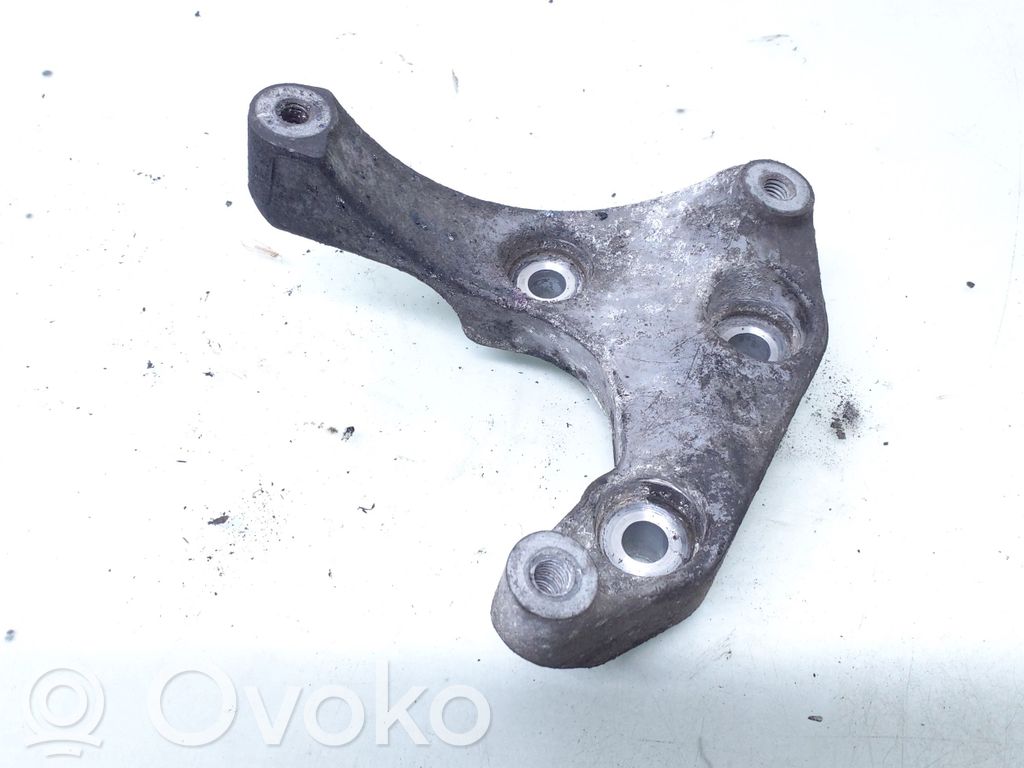 Opel Zafira B Engine mounting bracket 