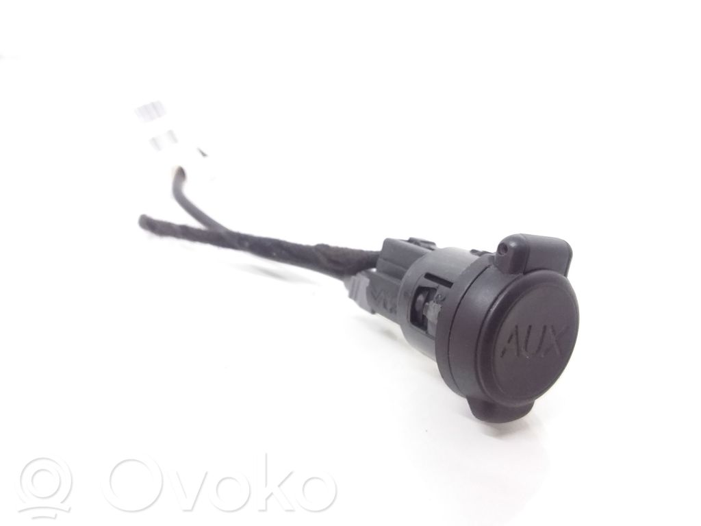 AUX-pistokeliitin   96647952XT,96645227XT