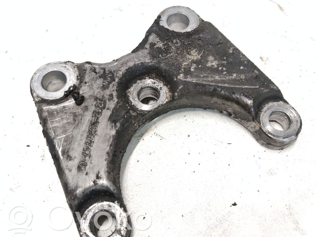 BMW 3 E90 E91 Ohjaustehostimen pumpun kannake 