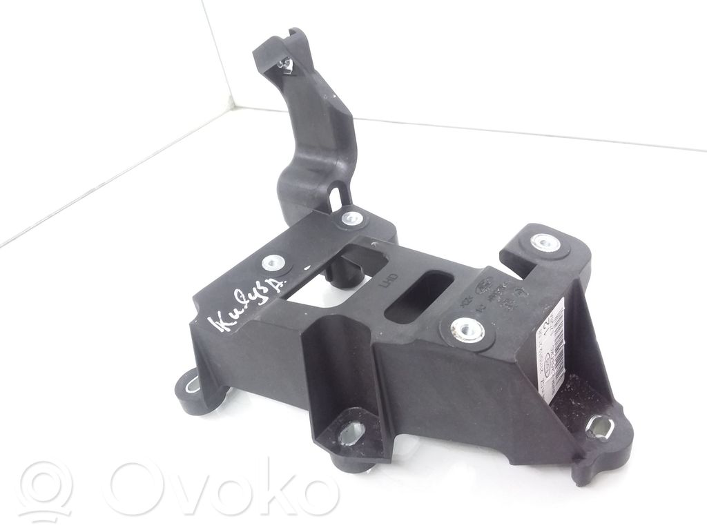 Ford Focus Gear shift cable bracket 