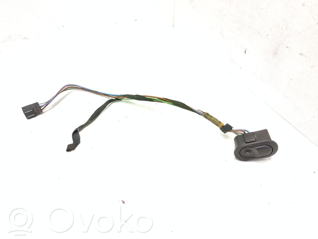 Opel Omega B1 Electric window control switch 