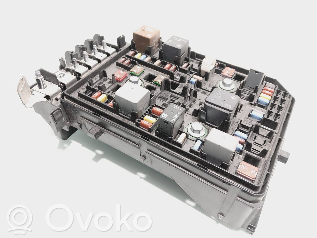 Opel Astra K Fuse module 