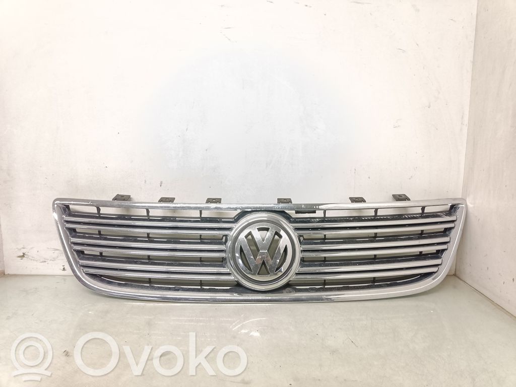 Volkswagen Phaeton Etupuskurin ylempi jäähdytinsäleikkö 
