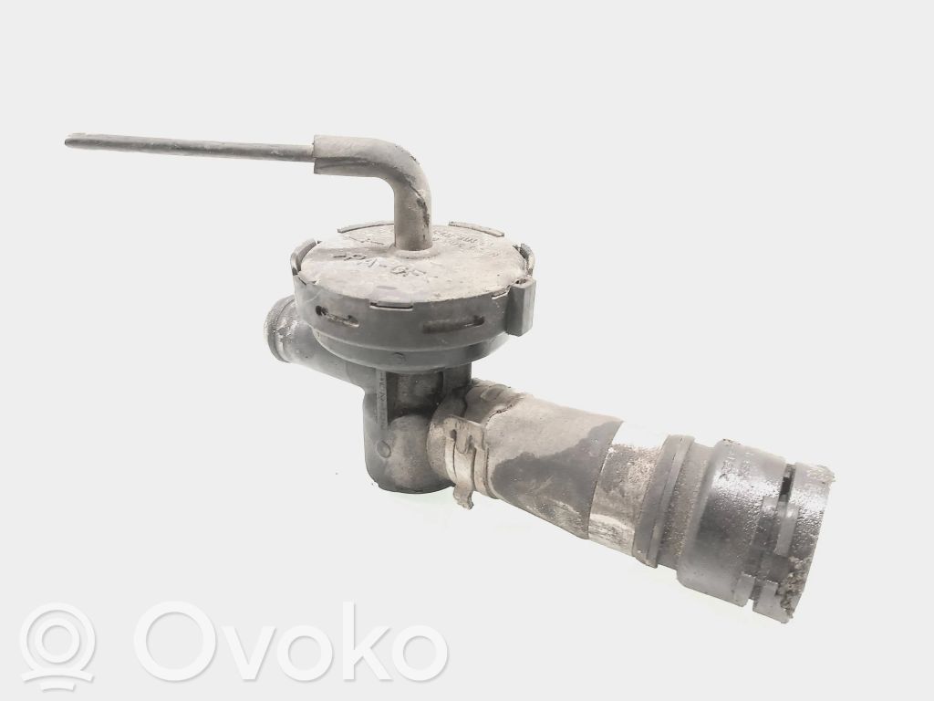 Opel Omega B2 Engine coolant pipe/hose 