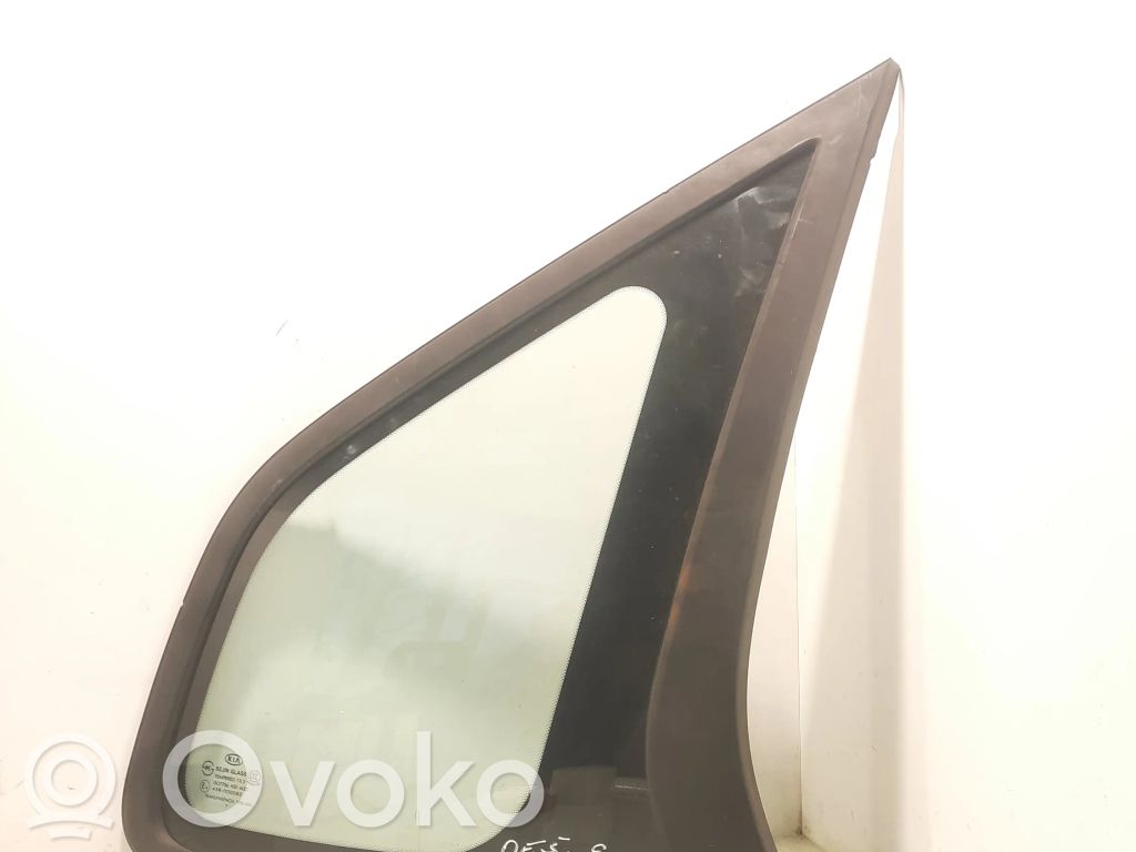 KIA Carens II Finestrino laterale posteriore