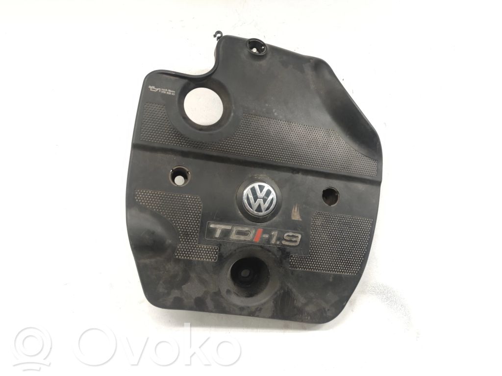 Volkswagen Golf IV Couvercle cache moteur 