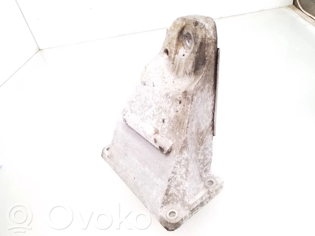 Engine mounting bracket   6761112,22116761112