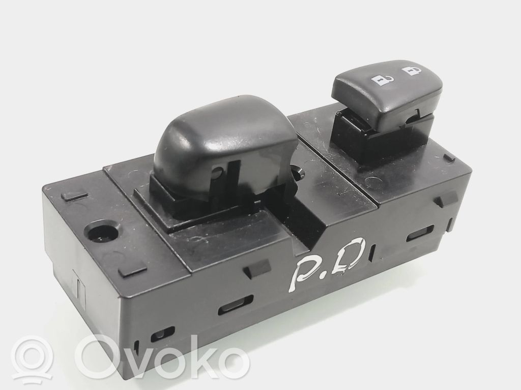 Nissan Juke I F15 Przyciski szyb 