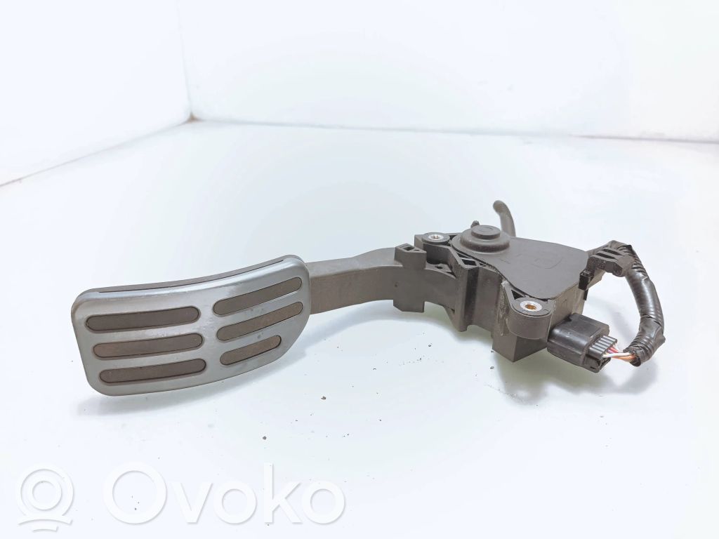 Nissan Juke I F15 Pedał gazu / przyspieszenia 