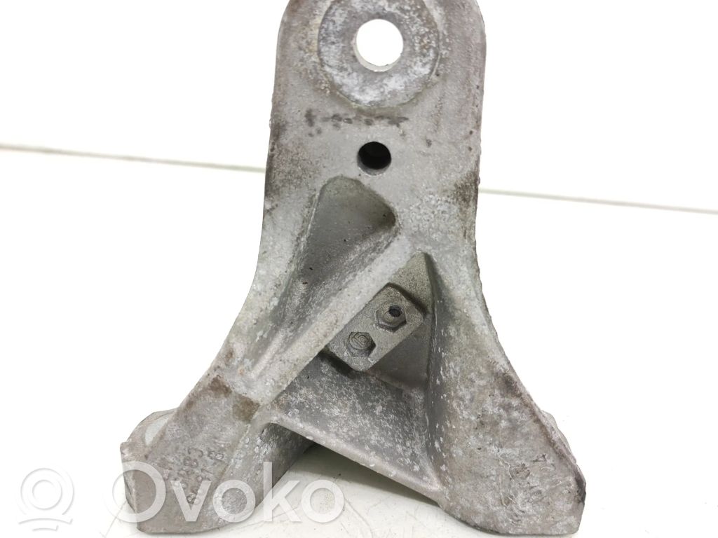 Łapa / Mocowanie silnika   5R836061BA