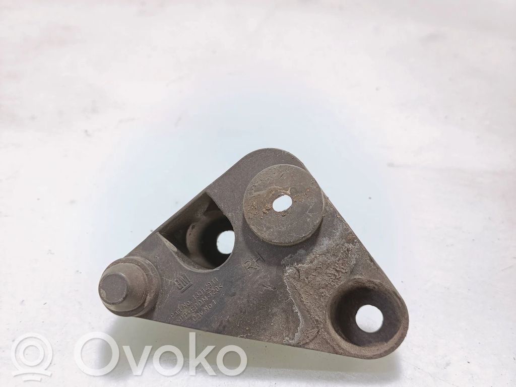 Opel Insignia A Rear bumper mounting bracket 