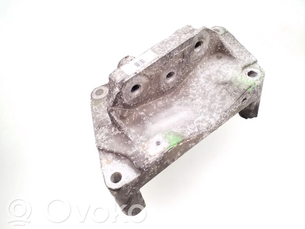 Engine mounting bracket   55198565
