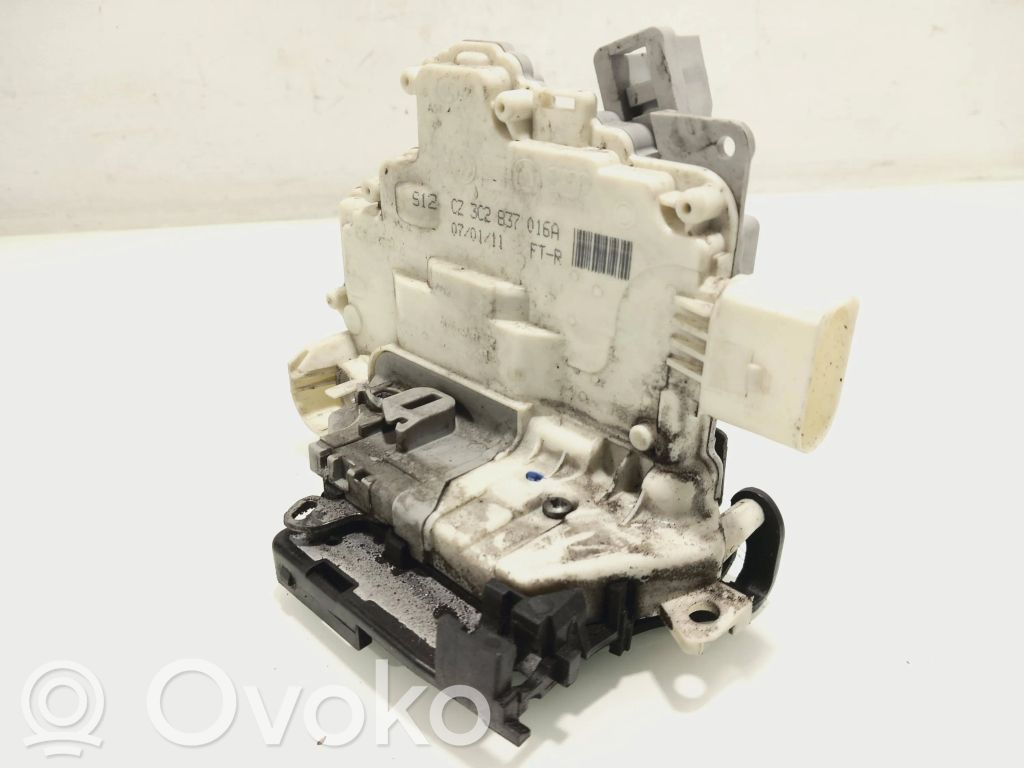 Volkswagen PASSAT B7 Serratura portiera anteriore 
