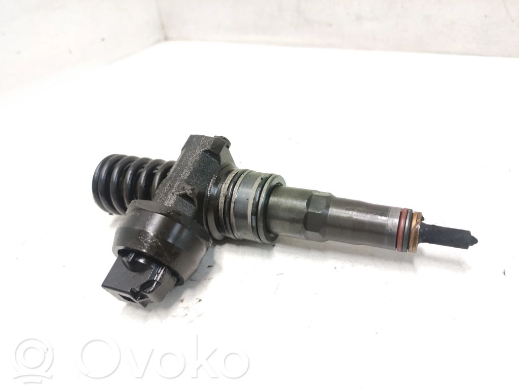 Injector combustibil   038130073BN,0414720313