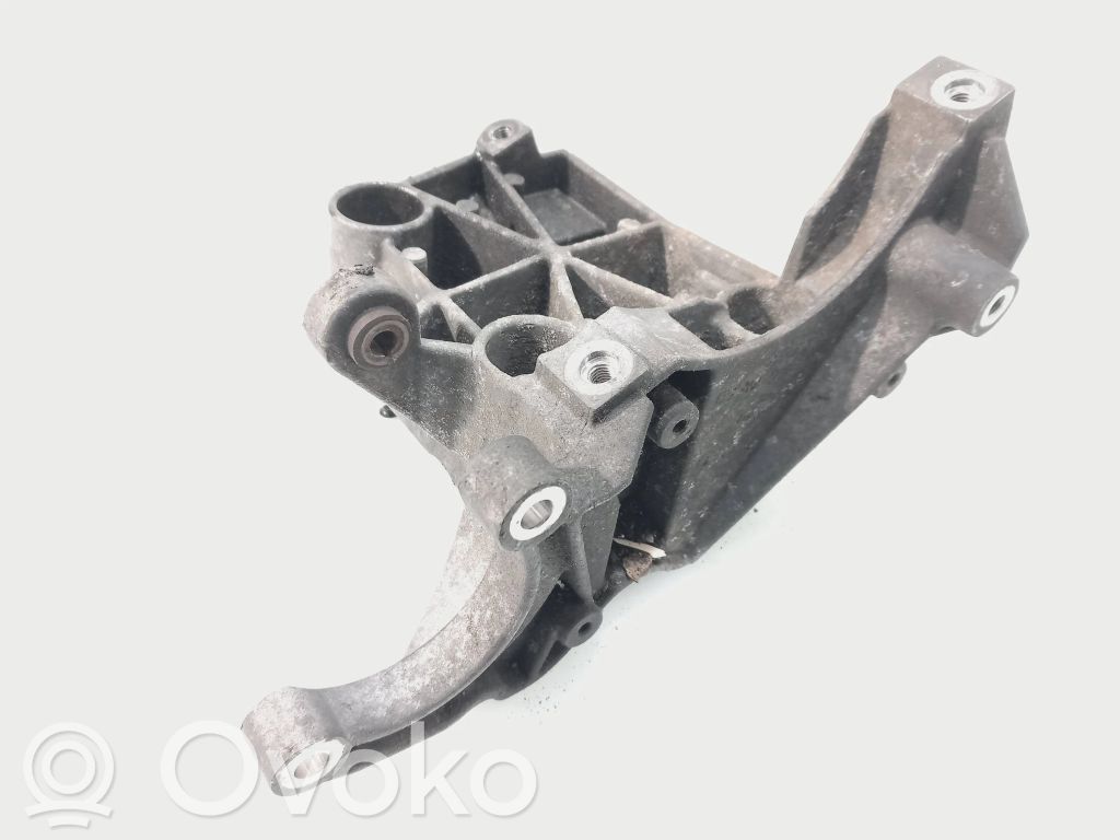 Volkswagen Touareg I Power steering pump mounting bracket 
